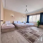 Champollion Apartments