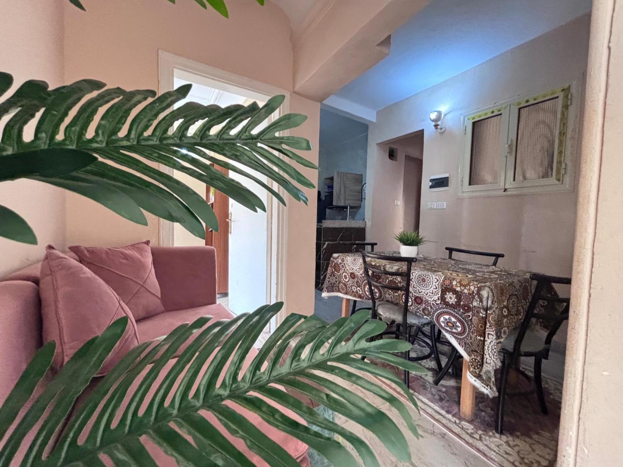 Champollion Apartment *